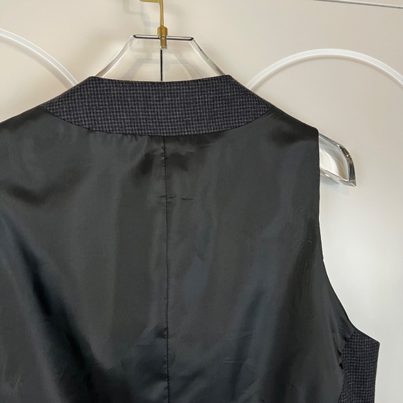 J.Ferrar Men's Vest Houndstooth Patterned Vest - Picture 7 of 8